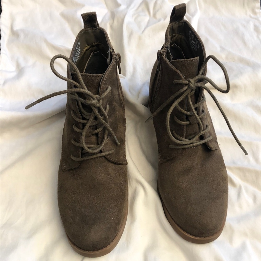 Carlos Santana Brown Suede Macey Ankle Boots